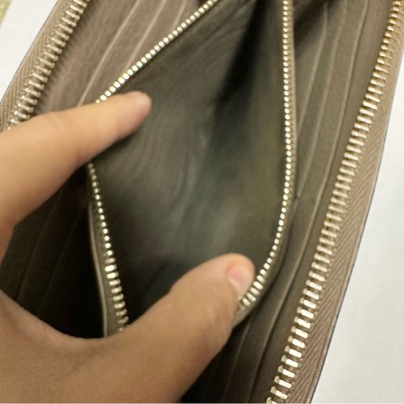 Prada Milano Zippy Wallet - Picture 10 of 10